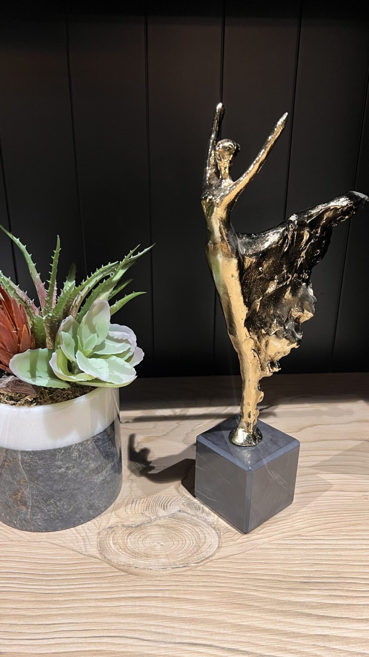 Modern Balerin Kadın Heykeli