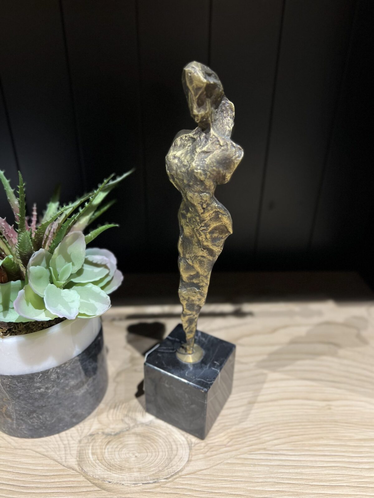 Soyut Kadın Silueti Heykel