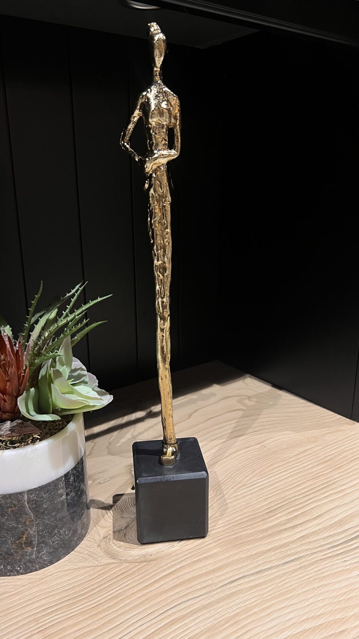 Modern Stilize Kadın Heykel